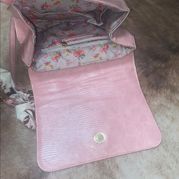 Betsey Johnson XOMandy pink croc embossed top handle bag crossbody w scarf - Picture 6 of 8